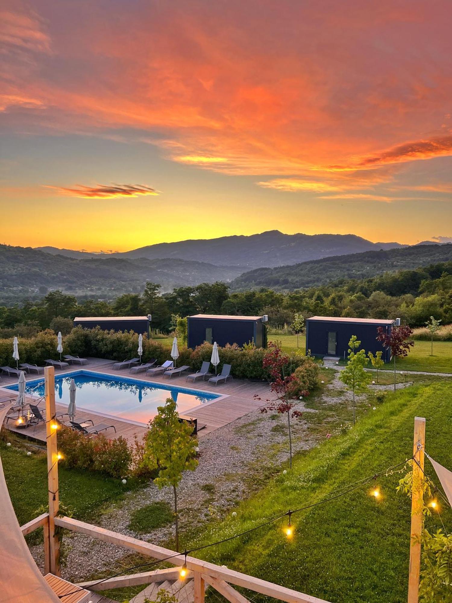 Hotel Flandra Glamping Corbeni Esterno foto